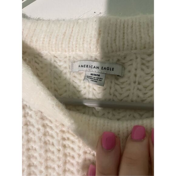 American Eagle Medium Women’s White Cable Knit Crew Neck Cardigan - Picture 2 of 3
